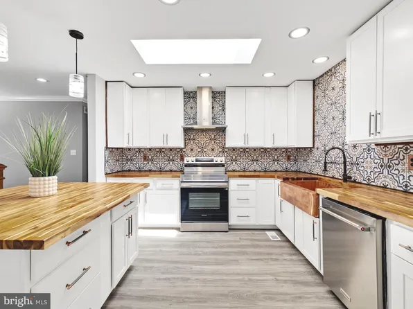 8139 Forest Glen Dr, Pasadena, MD 21122