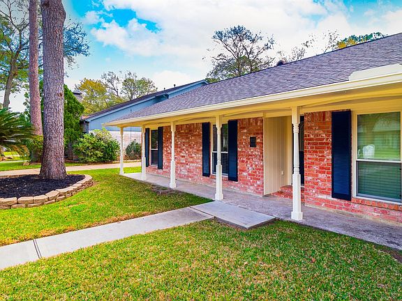 3rd image of 415 Enchanted Trail Dr