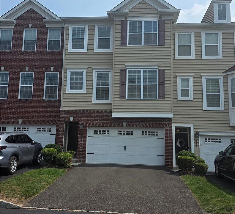 1st image of 19 Rosy Ridge Ct
