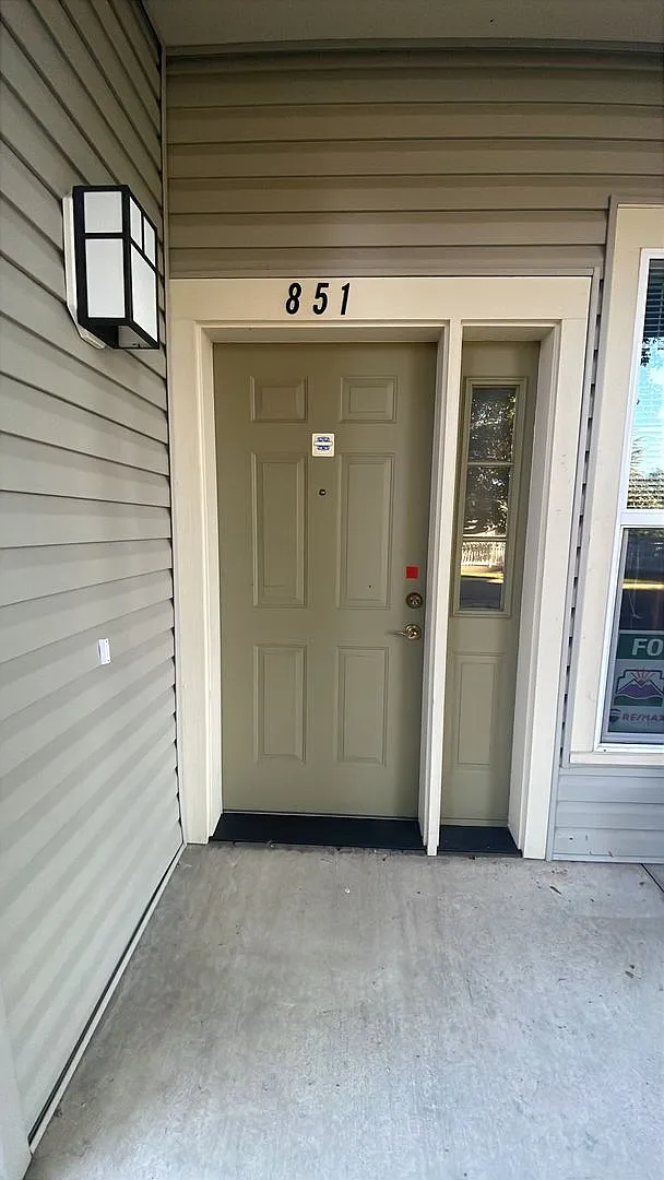 Must see! 1 bedroom + Office/bonus room in Ashland's Mountian Meadows 55+ Community! — Photo 2