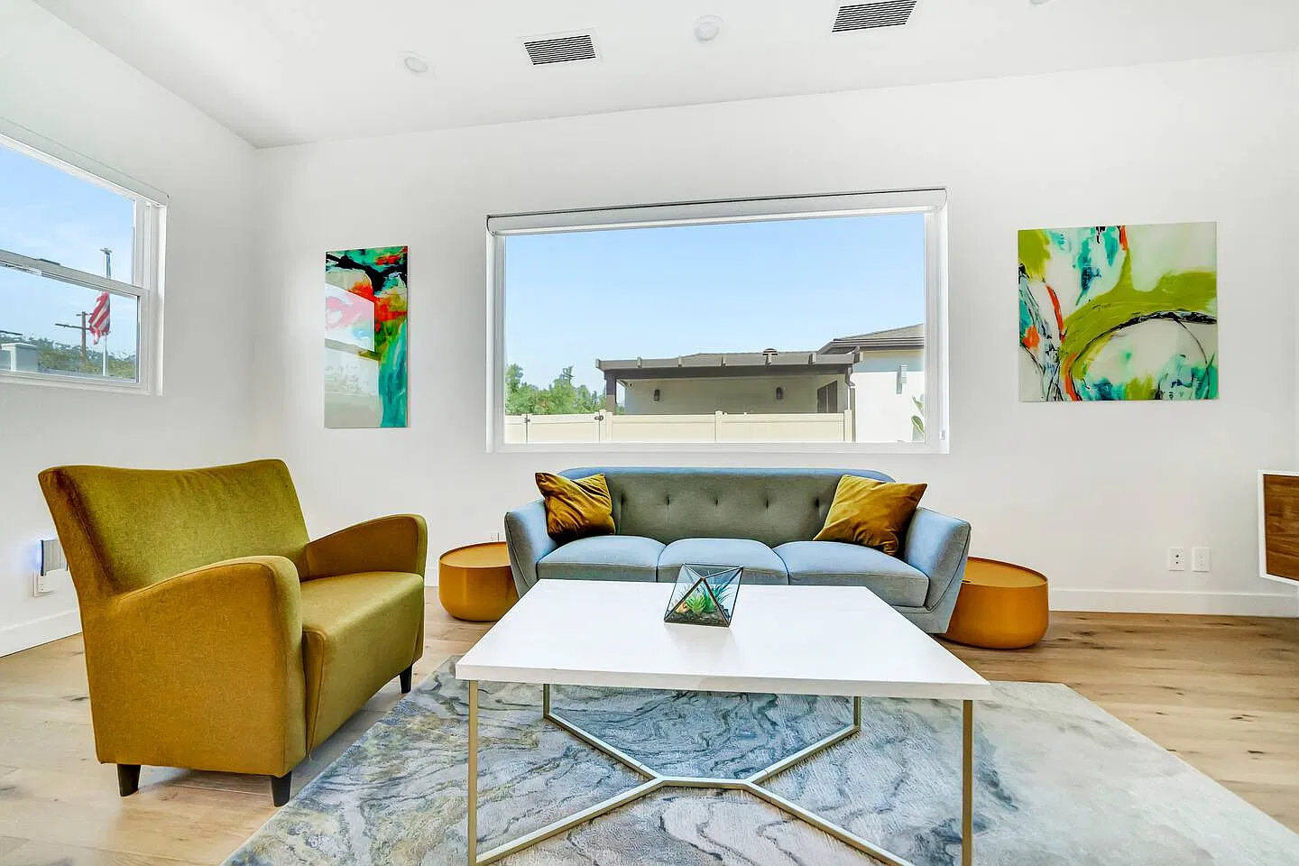 2 bed, 1200 sqft, $7,300 — Photo 2