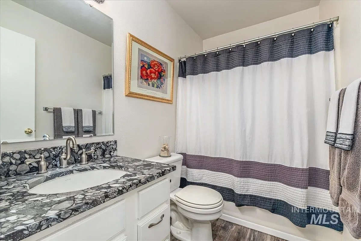 3 bed, 1202 sqft, $2,700 — Photo 3