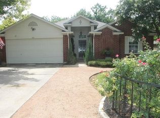 221 Little Lake Rd, Hutto, TX 78634