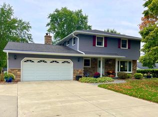 406 S Parkway Dr, BRILLION, WI 54110