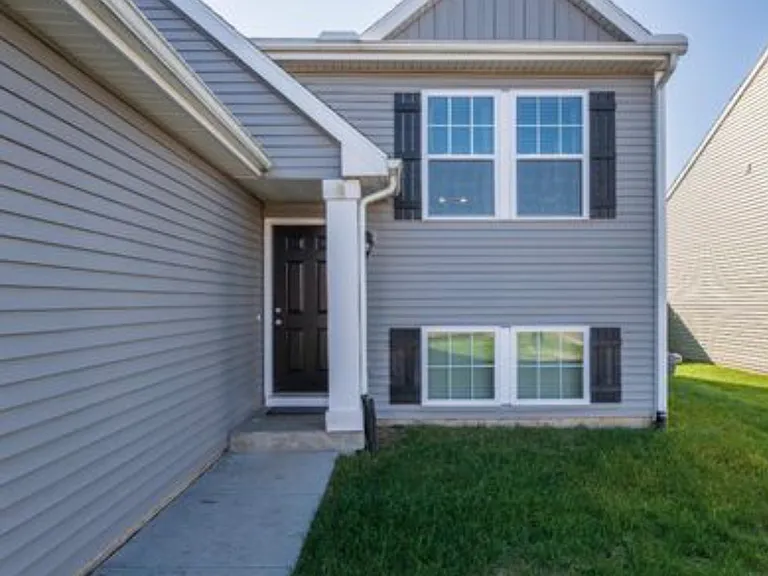 1205 Gardner Pond Ln — Photo 3