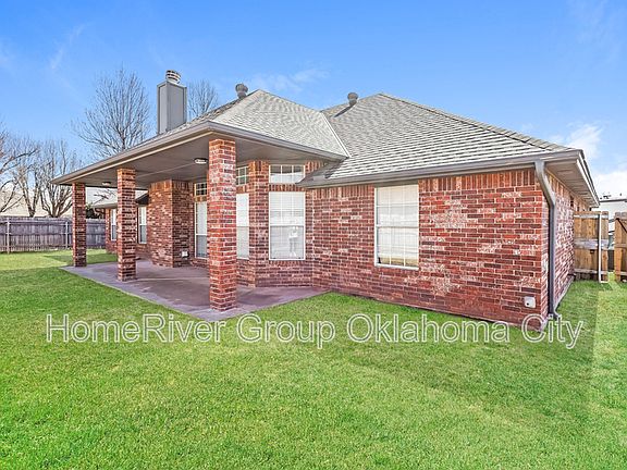 5th image of 401 Palo Verde Dr