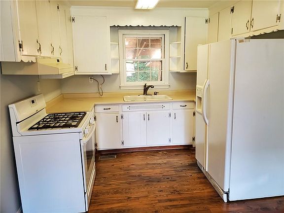 4th image of 939 Turner Dr SE