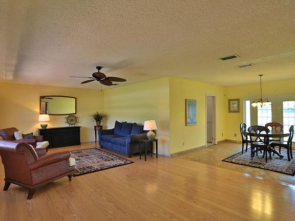 2nd image of 400 Pelican Ave