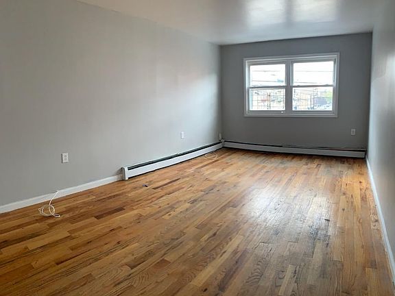 5th image of 930 E 215th St #2