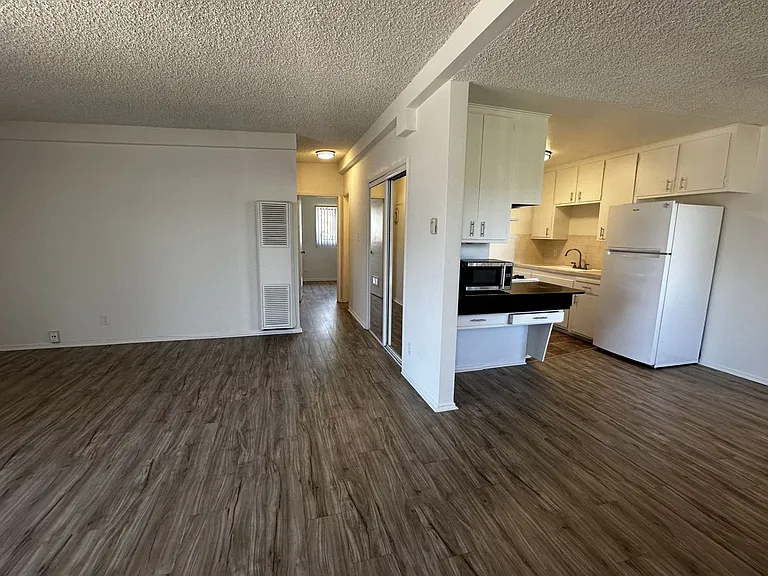 1156 Alameda Ave — Photo 4