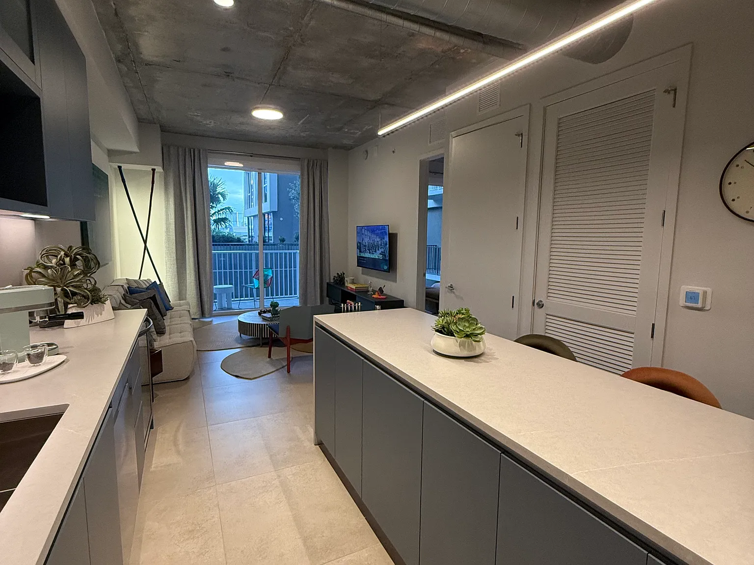 1 bed, 690 sqft, $2,400 — Photo 4