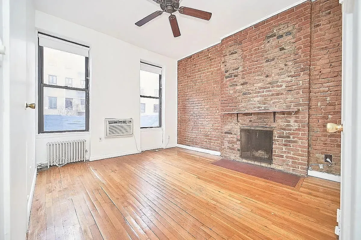 241 West 24th Street — Photo 1