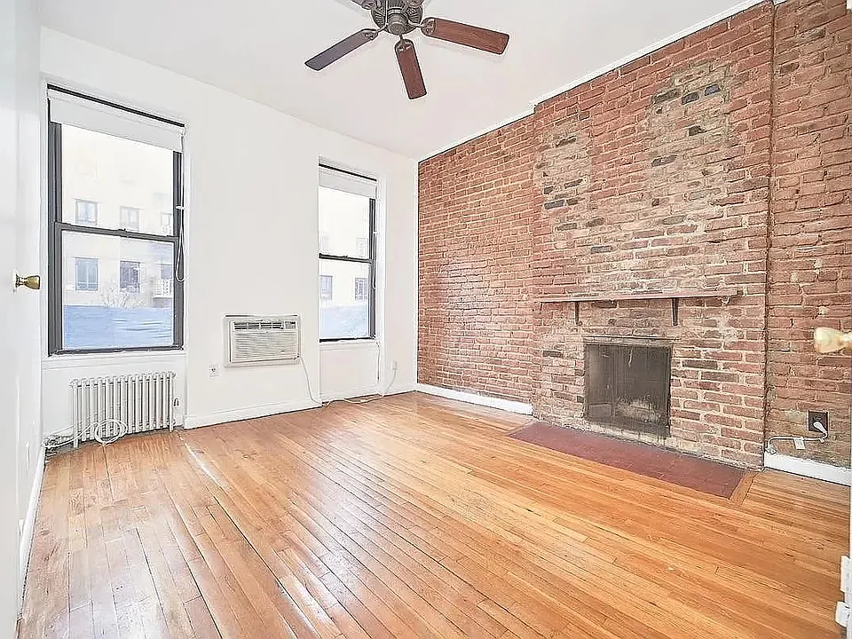 241 W 24th St #4A