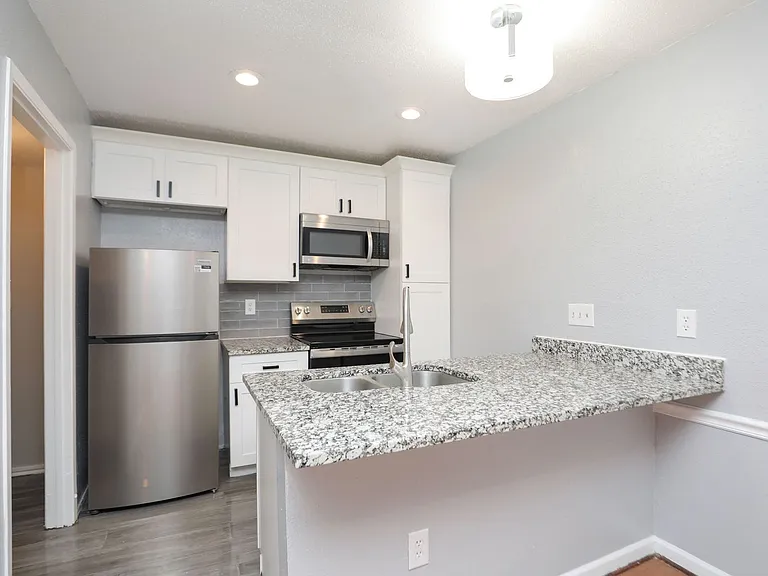 2100 Wilcrest Dr #127 — Photo 9