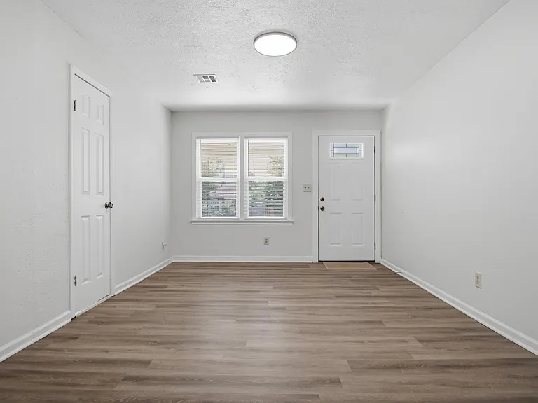 1237 Staton Dr — Photo 6