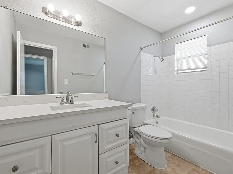 2712 Saint Edwards Cir #B — Photo 15