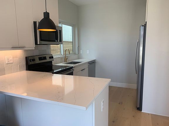 Kitchen with island