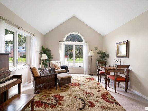 4th image of 1017 W Brookforest Dr
