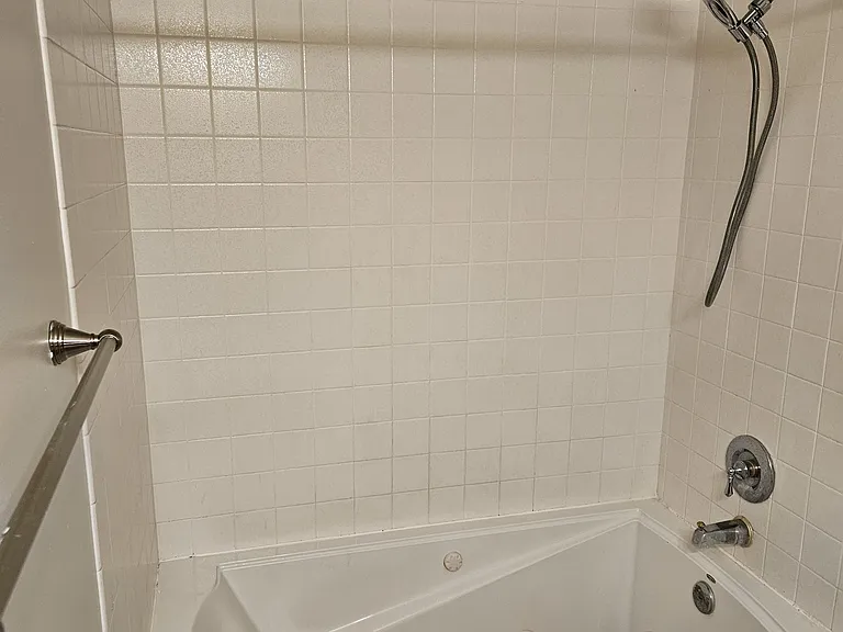 2nd Full Bathroom w/ tub, towel holder, bathrobe hook