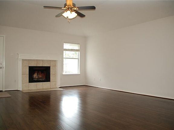 4th image of 1301 Hidden Glade Dr