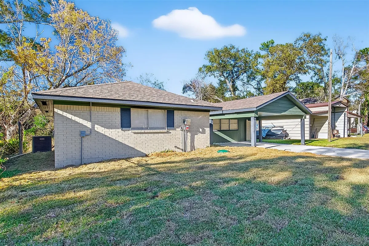 Photo 2 of 31 - 7814 Pin Oak Rd - Alvin, TX Building Photo - 7814 Pin Oak Rd