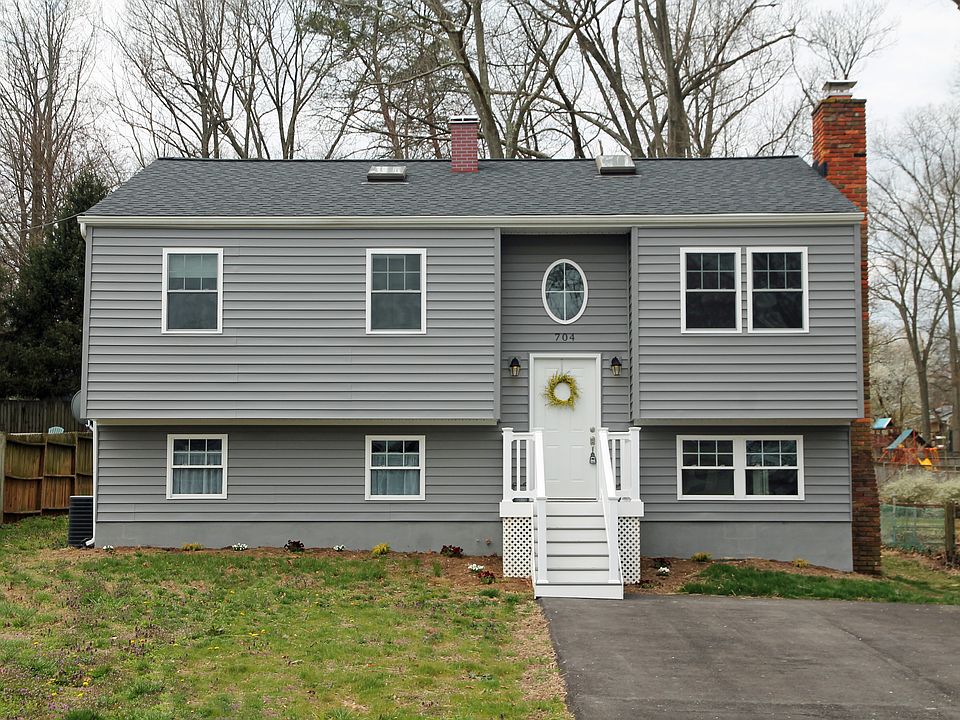 1st image of 704 Whitneys Landing Dr