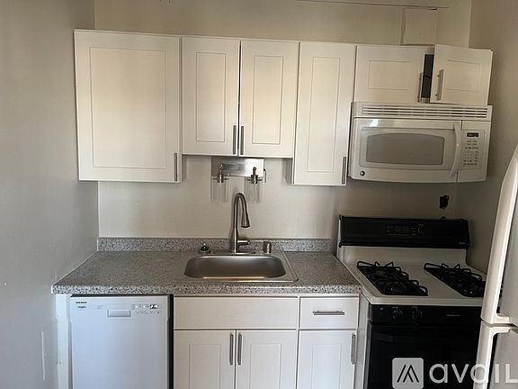 4th image of 1720 E Capitol Dr #203