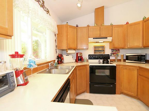 3rd image of 706 300th St NE