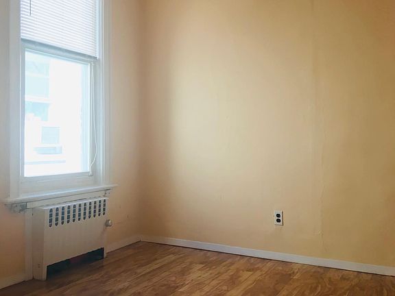 4th image of 127 Bay 13 St