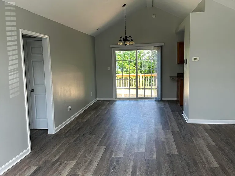 119 Sparkling Brook Way — Photo 8
