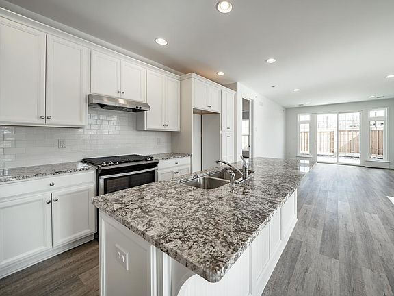 5th image of 415 Roebling Ct