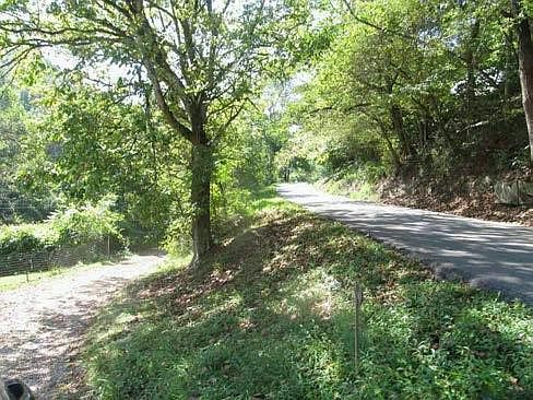 3rd image of 529 Ten Mile Rd