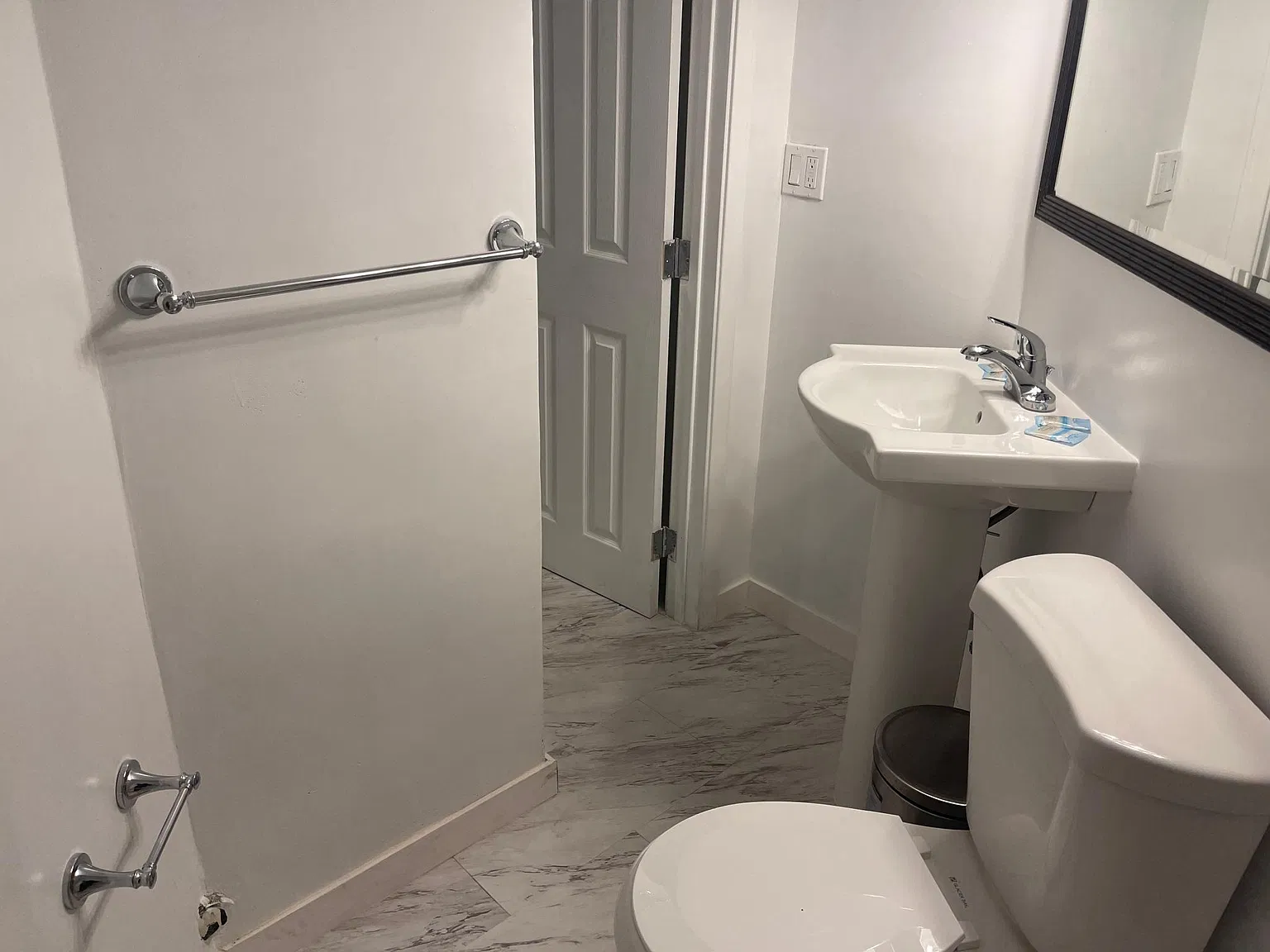 Studio, 150 sqft, $1,000 — Photo 1