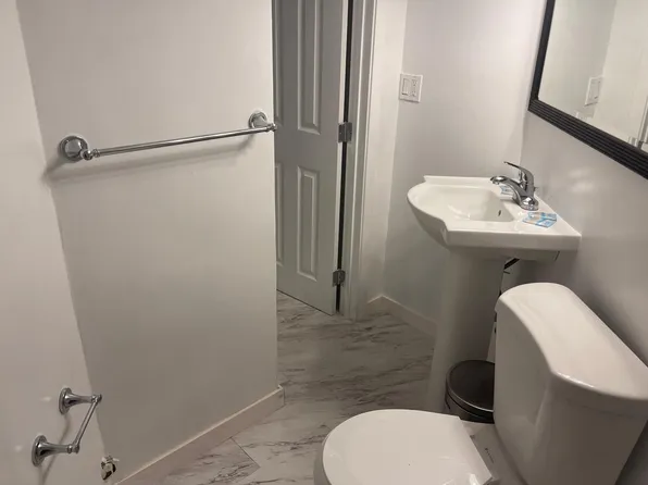 209 Kaiulani Ave #16, Honolulu, HI 96815