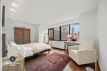 Rented by Coldwell Banker Warburg