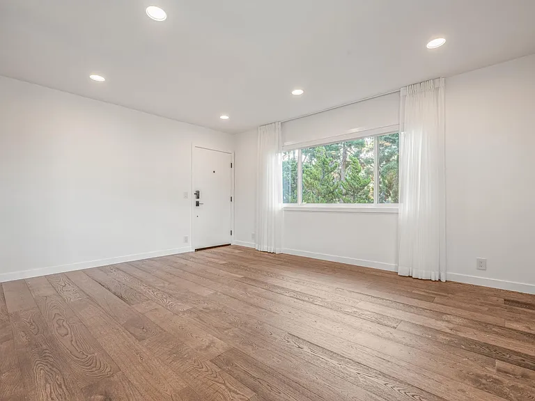 305 Strand St #B — Photo 6