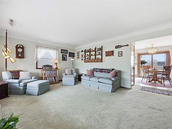 3rd image of 2461 Teresa Dr SW