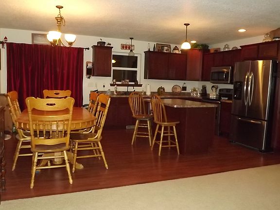 4th image of 558 Fawn Ave
