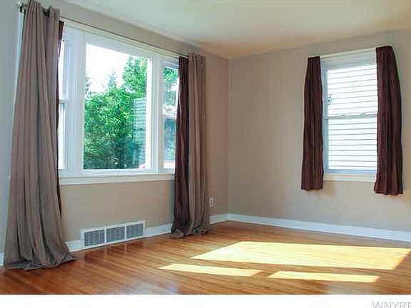4th image of 123 Lamont Dr