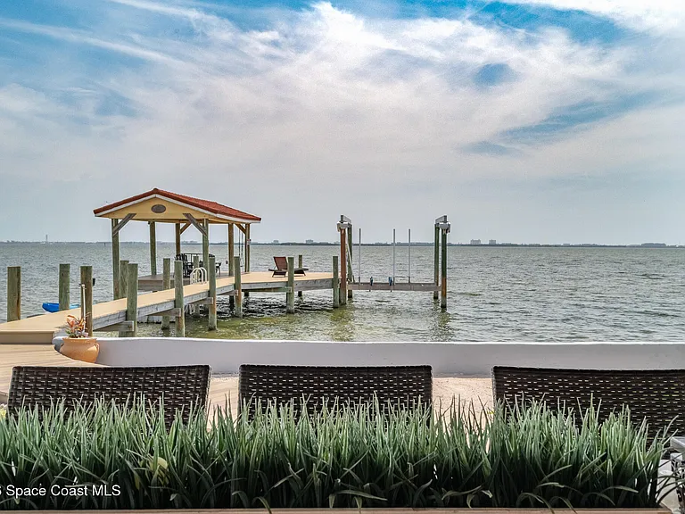 1110 S Banana River Dr — Photo 11