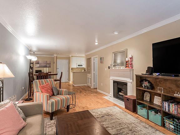 3rd image of 4112 Pine Heights Dr NE #4112