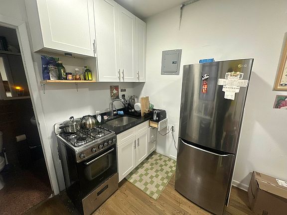 5th image of 545 E 5th St APT 5