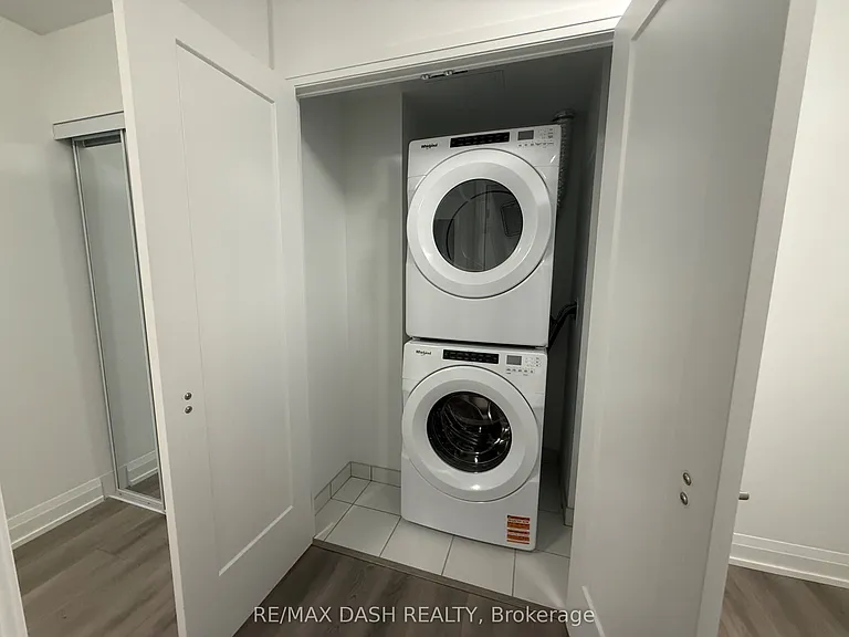 20 Soudan Ave #907 — Photo 12