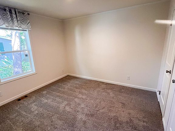 4th image of 15057 Forest Blvd N