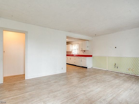 5th image of 2712 Ridge Ave SE