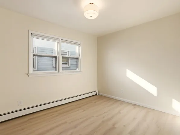 576 Avenue East image 12 of 17