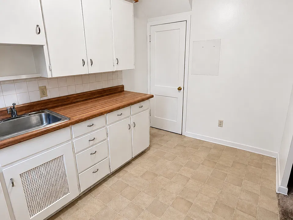 99 Westview Dr