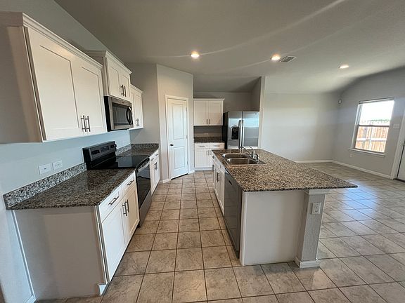 2nd image of 829 Peighton Dr