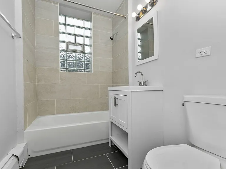 11259 S King Dr — Photo 3