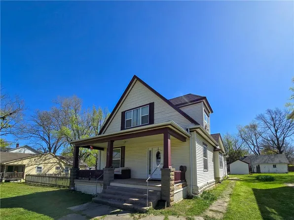 323 S Ash St, Ottawa, KS 66067